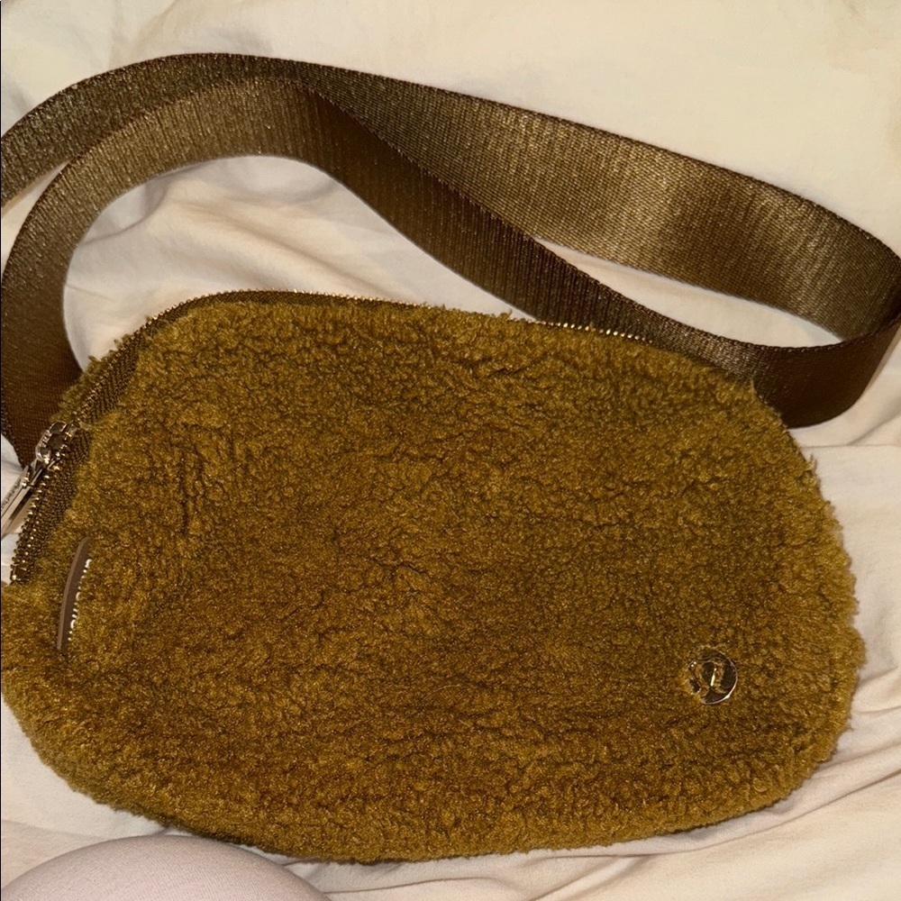 Lululemon Sherpa waist bag fanny pack